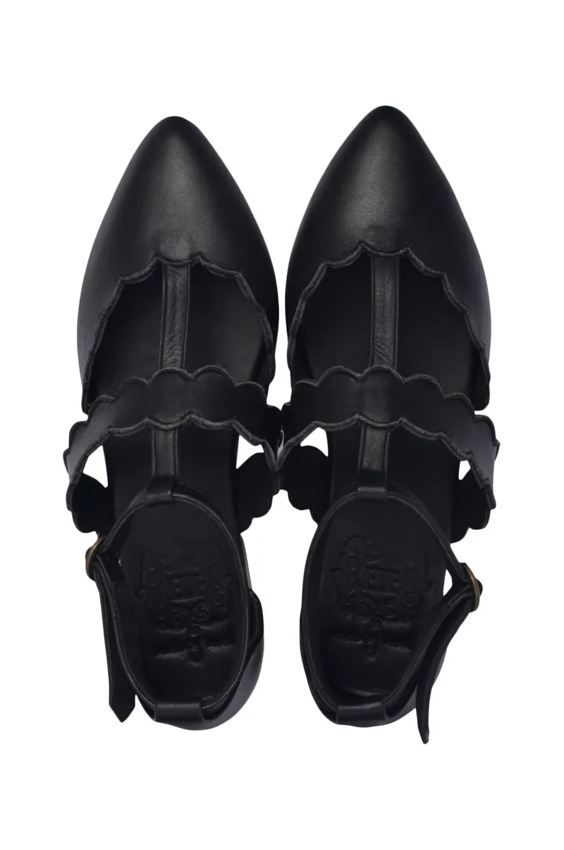 Gardenia Pointy Toe Leather Flats in Black