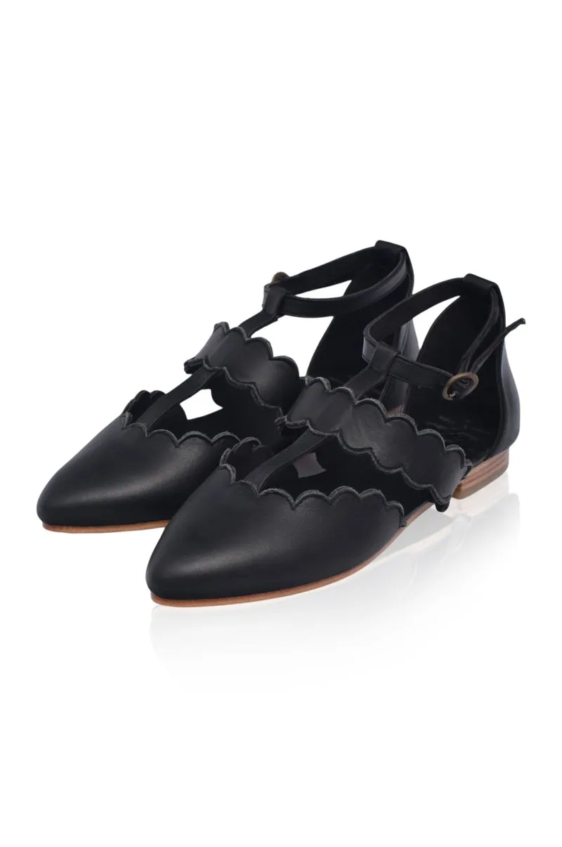 Gardenia Pointy Toe Leather Flats in Black