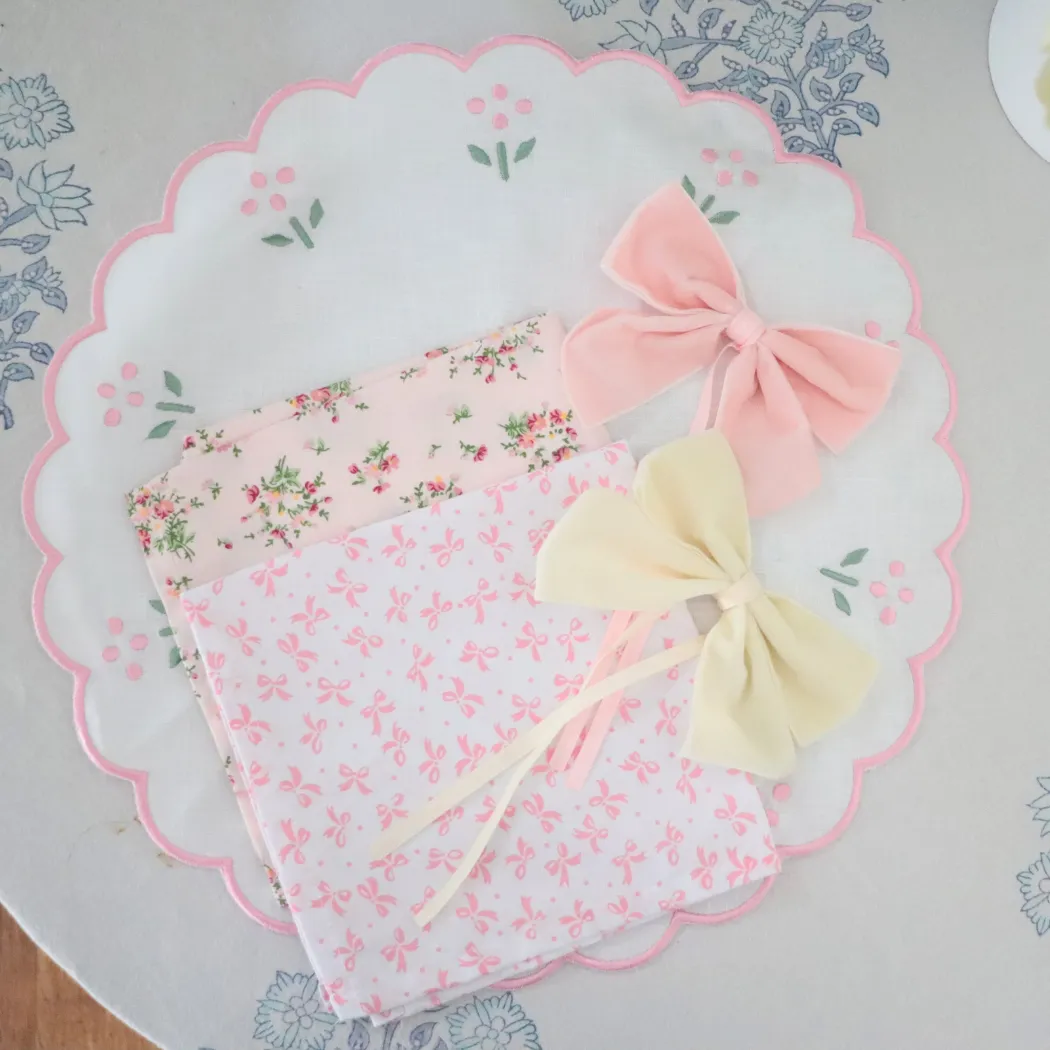 Scalloped Placemats ditsy floral  (Set of two)